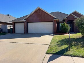 Building Photo - Move in Special. Executive Home in Yukon S...