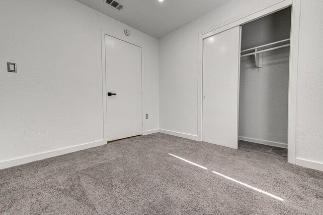 Building Photo - 3205 Bengston St