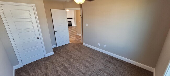 Building Photo - 1098 Whitney Dr