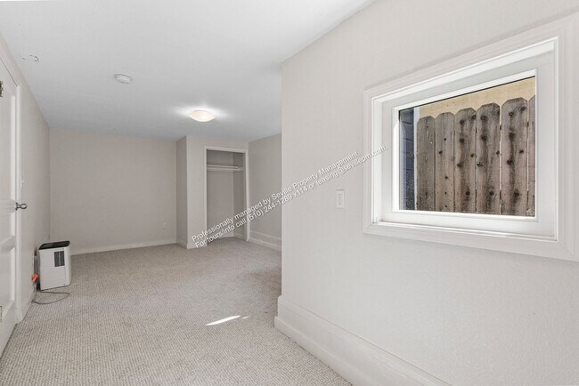 Building Photo - 3BD/1BA First-Floor Unit in West Oakland Duplex – All Utilities Included | $2,999/mo