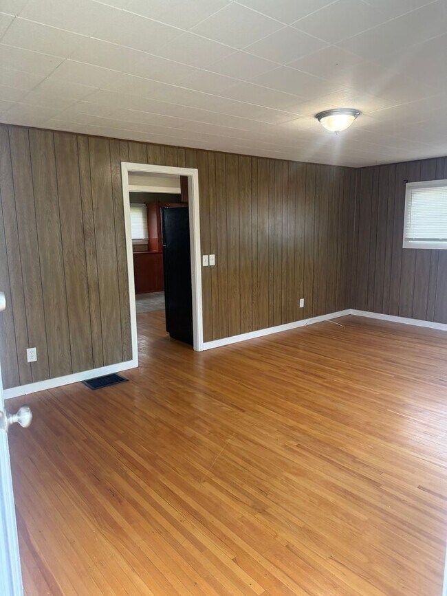 Building Photo - 106 Hoover Dr