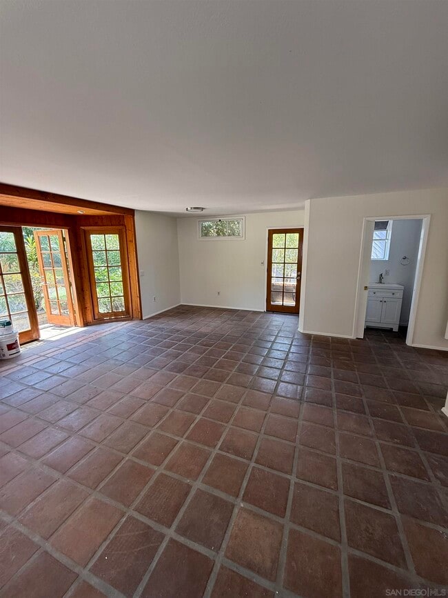Building Photo - 950 Stratford Ct