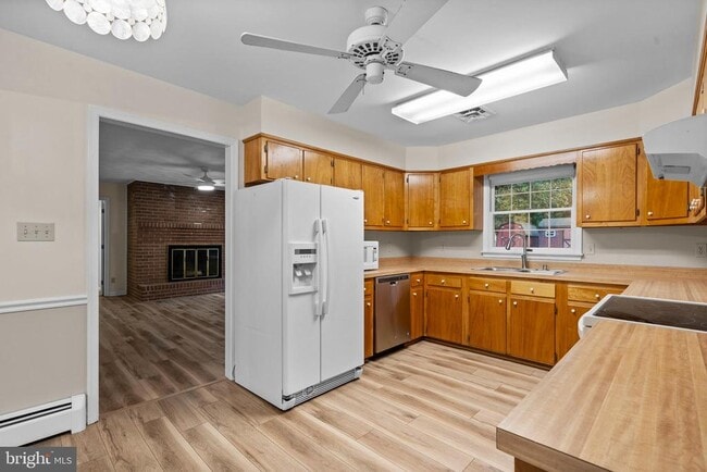 Building Photo - 21692 Potomac View Dr