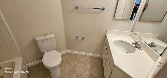 Building Photo - SCRIPPS RANCH - Ivy Hill - Nice 3 Bedroom / 2.5 Bath Townhouse.  AVAILABLE 08/17/2026.