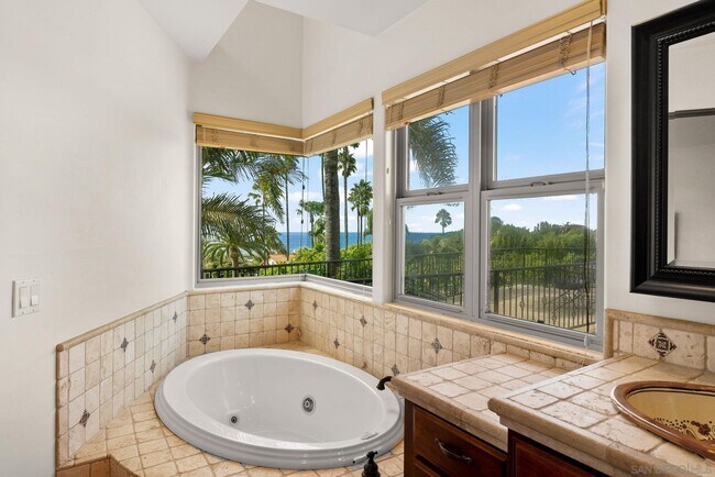 Building Photo - 701 N Granados Ave