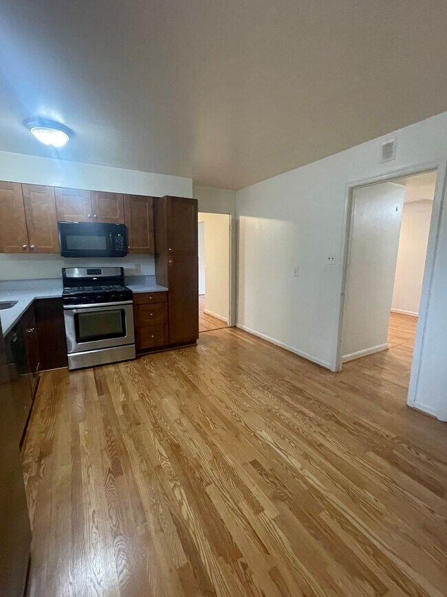 Building Photo - Single Family in Silver Spring