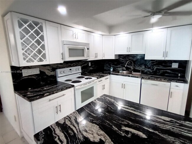 Building Photo - 1410 S Ocean Dr