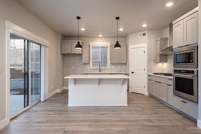 Building Photo - 5 Bdrm 3 bath  Located in the Lodges at Bachelor Village  -  available February 2026