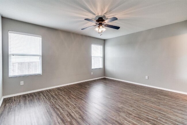 Building Photo - 1434 Raven Dr W