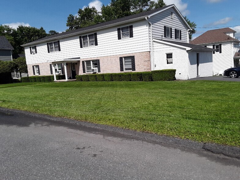 Primary Photo - 3200 Oak Ave
