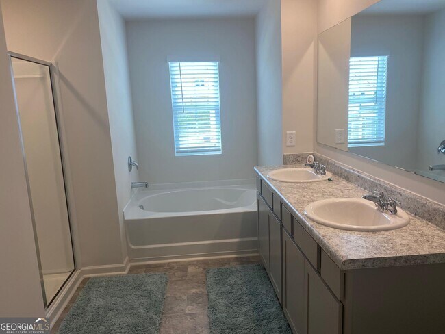 Building Photo - 8282 Castleton Dr