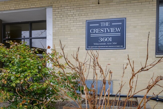 Building Photo - Great 1BR in Cathedral Heights! Fully furnished!