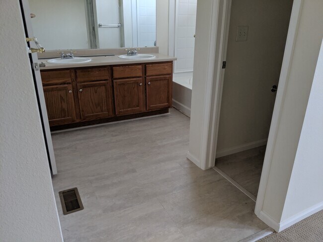 Building Photo - 1326 Graham Cir