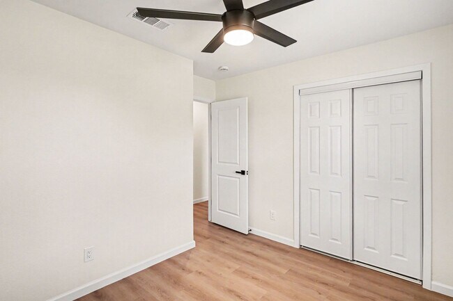 Building Photo - Move In Ready Home with Modern Updates Throughout