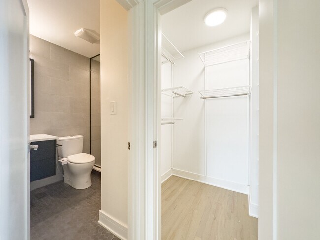 Building Photo - 949 W Grace St