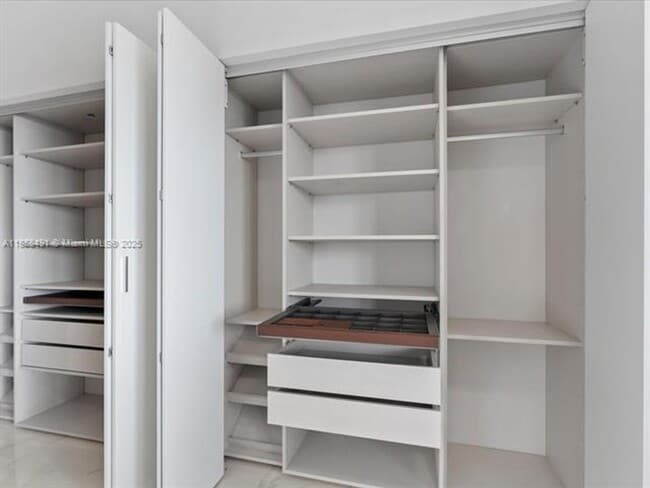 Building Photo - 700 NE 24th St