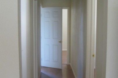 hallway - 959 N Wilton Pl