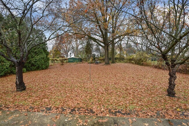 Building Photo - 21775 Hillsdale Ave