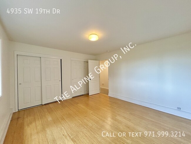 Building Photo - 4935 SW 19th Dr