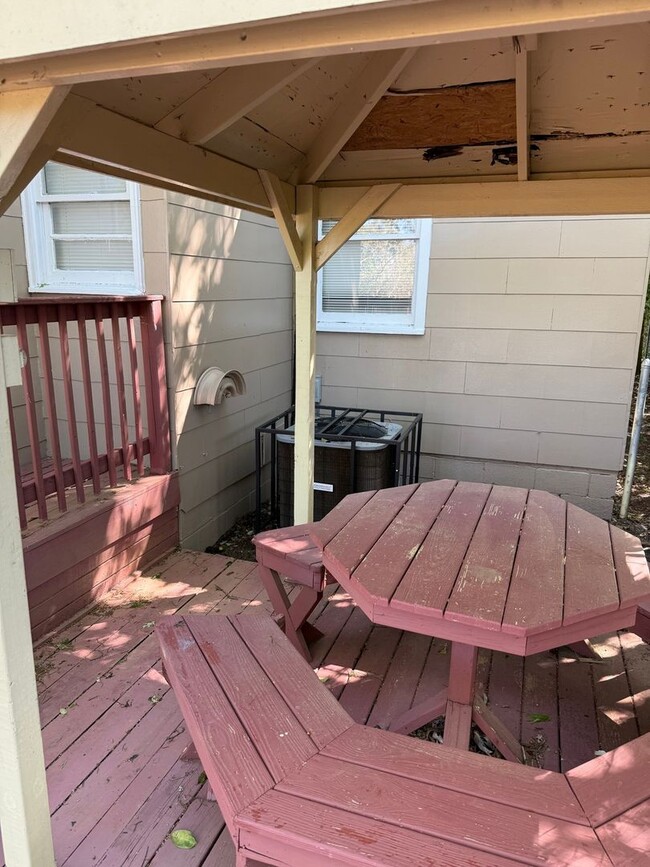 Building Photo - 3217 Cotton St