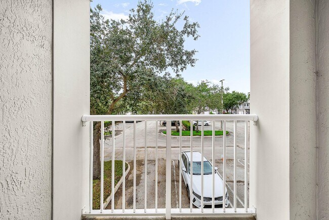 Building Photo - 1008 Shoma Dr