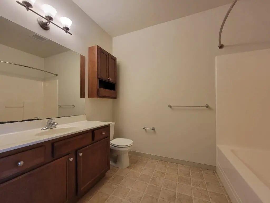 Building Photo - 2028 Shady Oak Dr