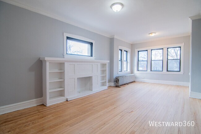 Building Photo - 3823 W Wrightwood Ave