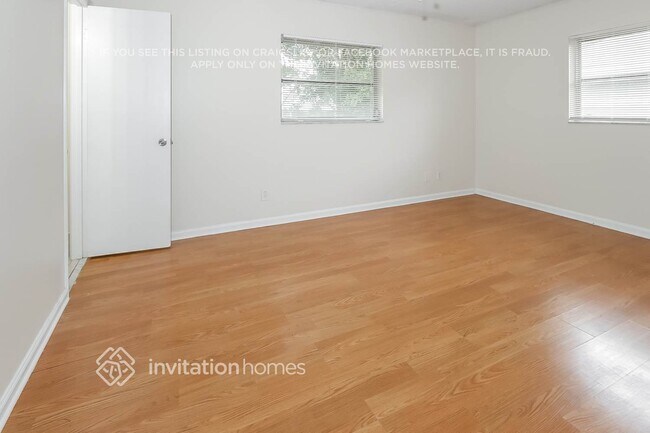 Building Photo - 3360 Gondolier Way