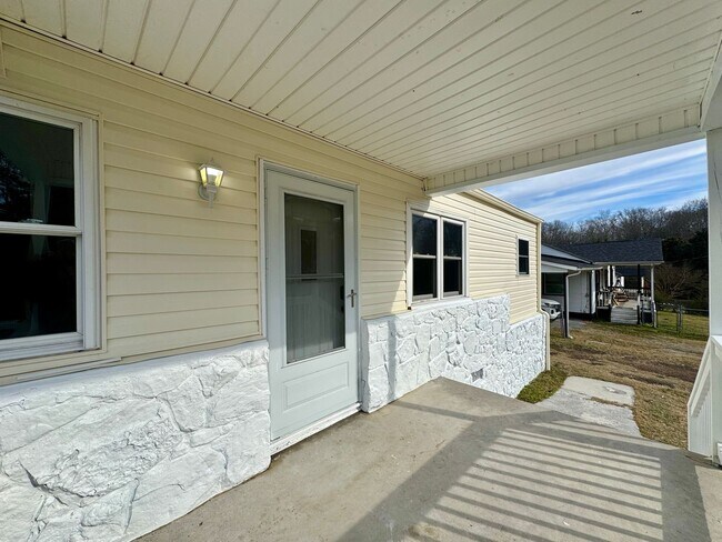 Building Photo - 32 Opal Rd