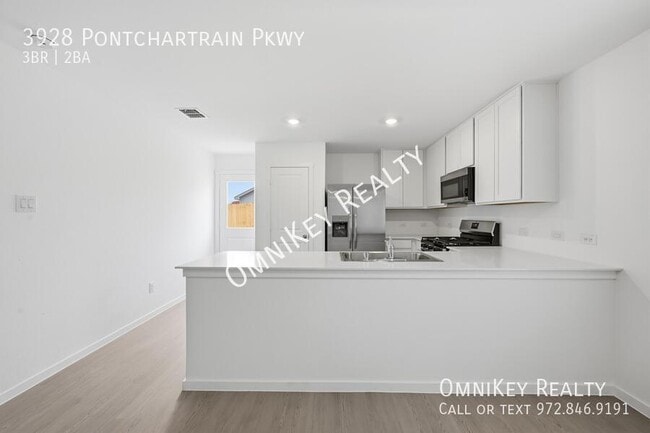 Building Photo - 3928 Pontchartrain Pkwy