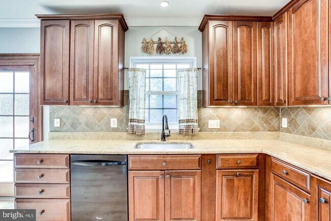 Building Photo - 25242 Dunvegan Square