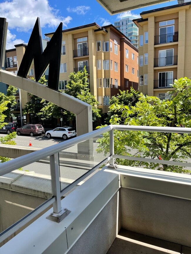 Building Photo - Fantastic Condo in the Heart of Downtown B...