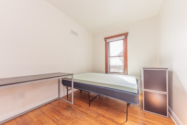 Building Photo - 1031 S Forest Ave