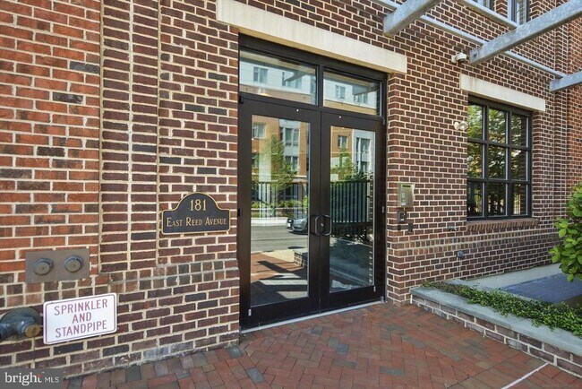 Building Photo - 181 E Reed Ave