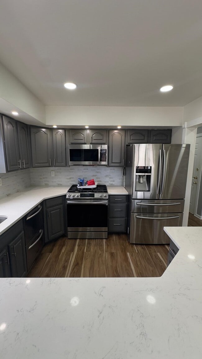 Building Photo - 728 Liberty Ave