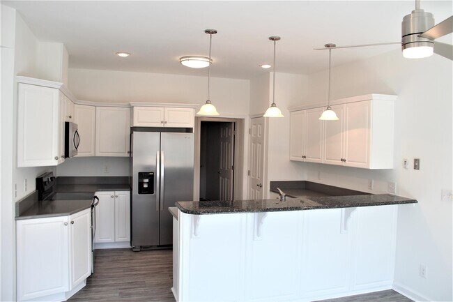 Building Photo - 205 Queenswood Blvd