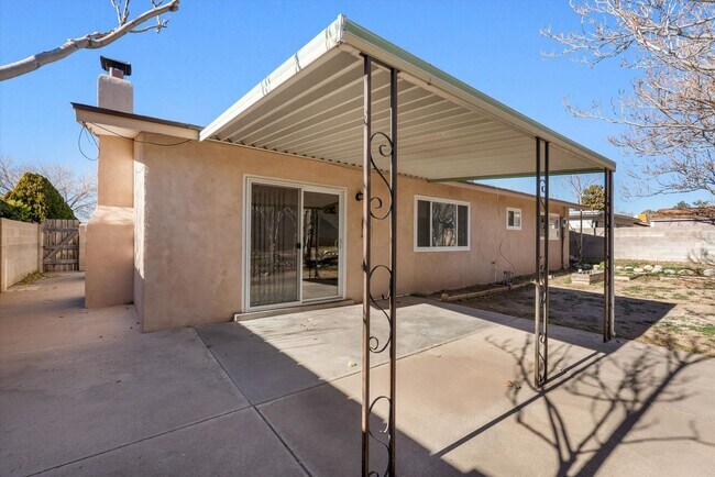 Building Photo - For Rent with Move-in Special ($1,200 off Base Rent ) | 3 Beds 2 Bath | 2 Car Garage |  NE Height...