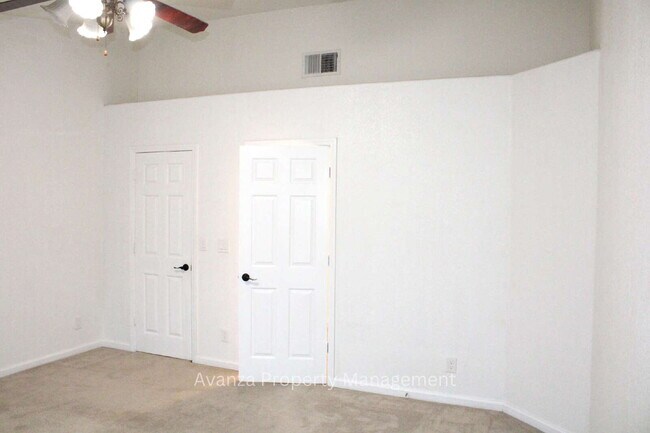 Building Photo - Home for Rent 5428 W. Saginaw Ave Fresno, CA 93722 Description 4 Bedroom/2 Bath Home in Fresno (D...