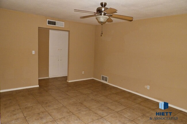 Building Photo - Gorgeous Upper Valley rental home