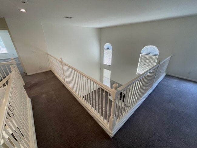 Building Photo - FANTASTIC SPACIOUS HOME LOCATED IN GATED C...