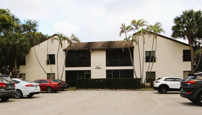 Building Photo - 2600 Carambola Cir S