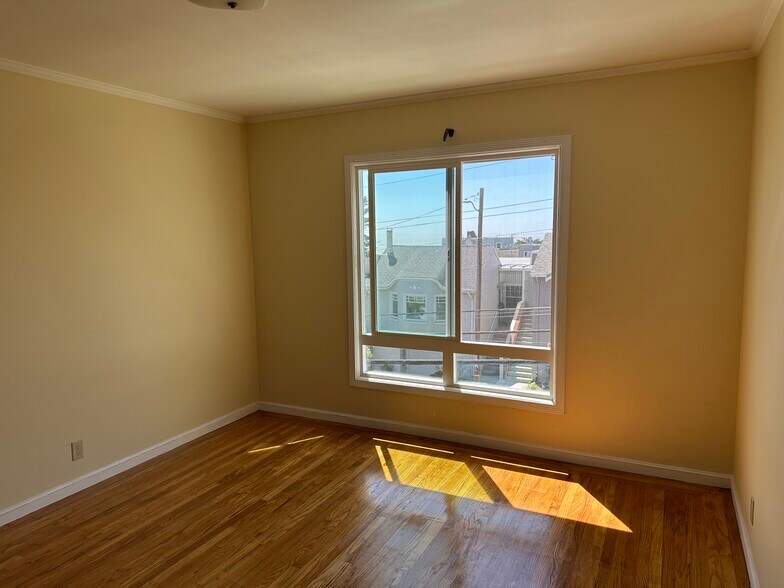 Building Photo - 712 46th Ave