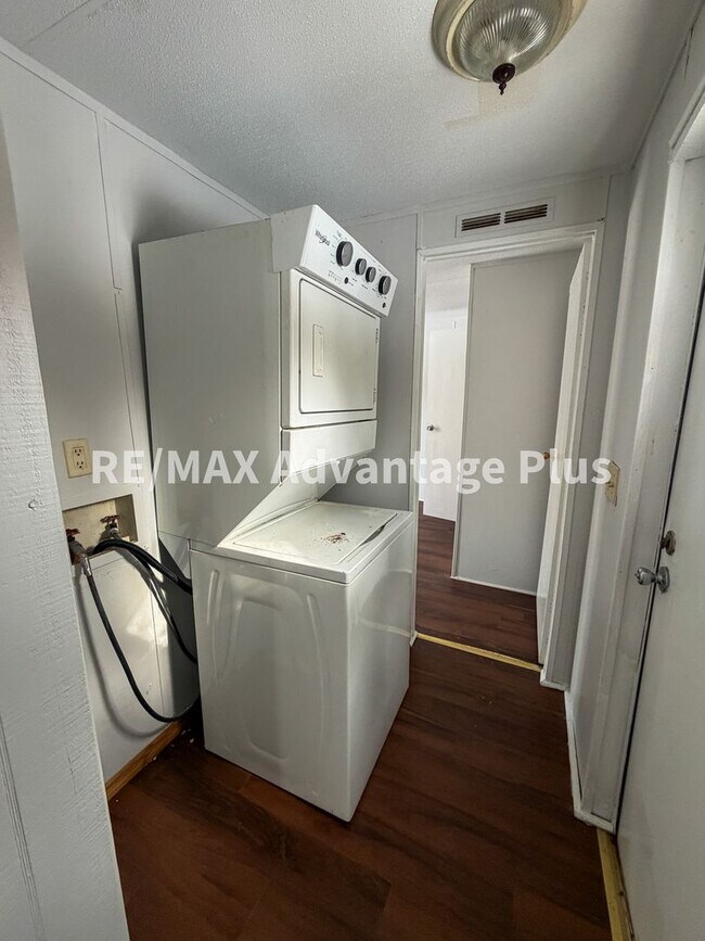 Building Photo - Updated 3-Bedroom Home in a Private Setting!