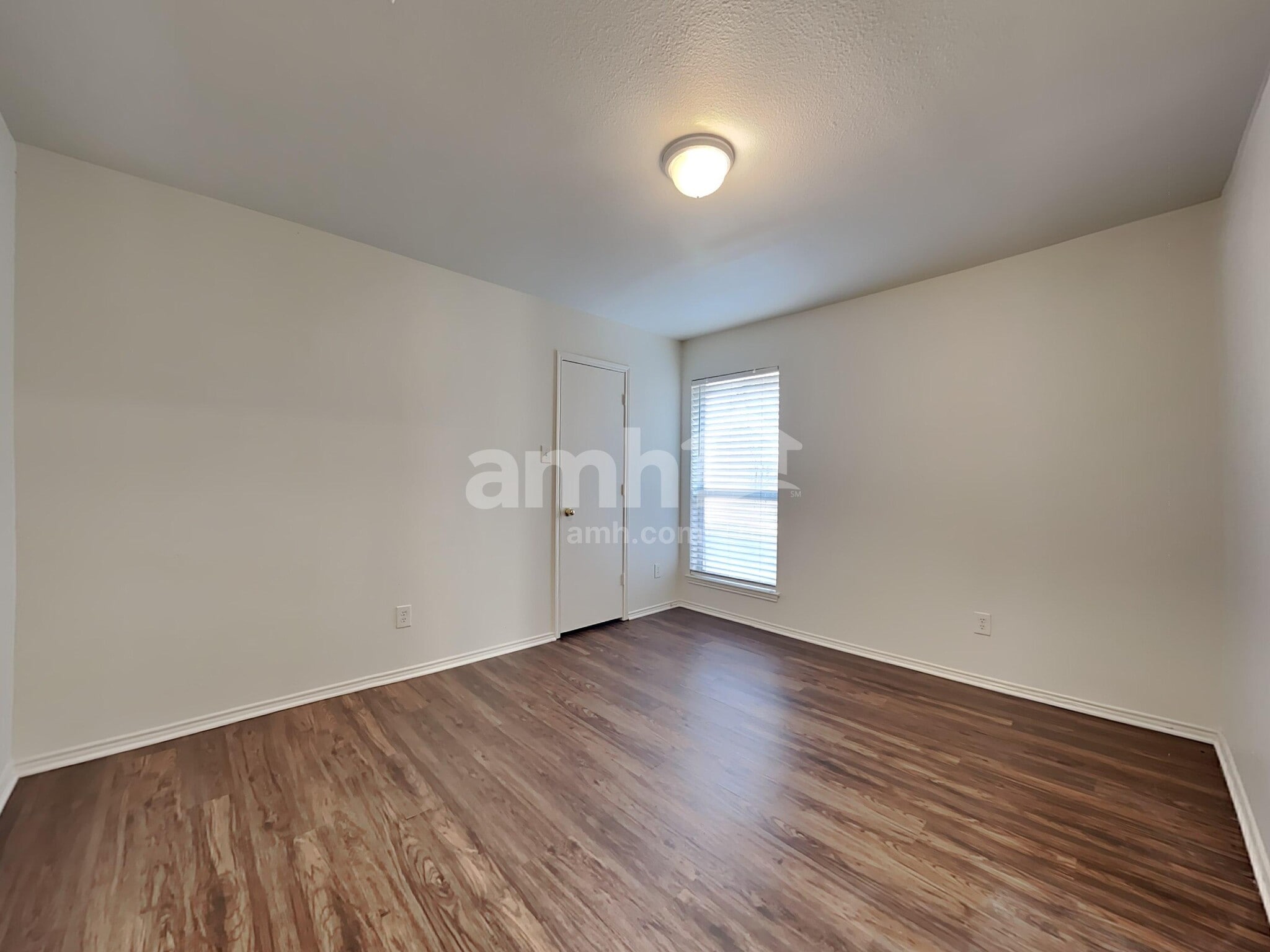 Building Photo - 512 Timber Dr