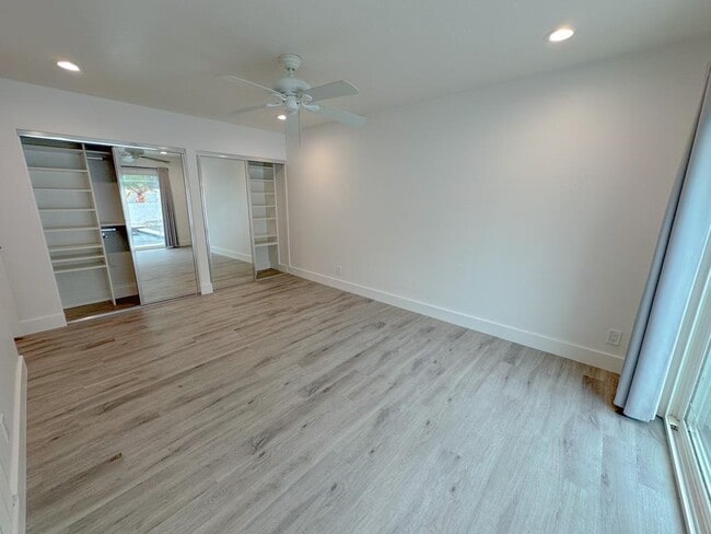 Building Photo - 25761 Serenata Dr