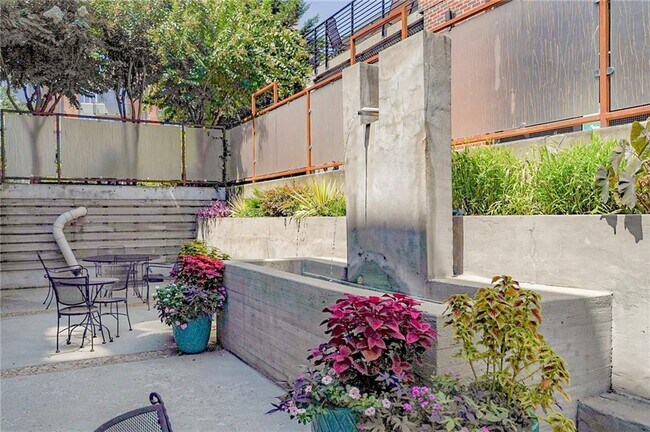 Building Photo - 650 Glen Iris Dr NE