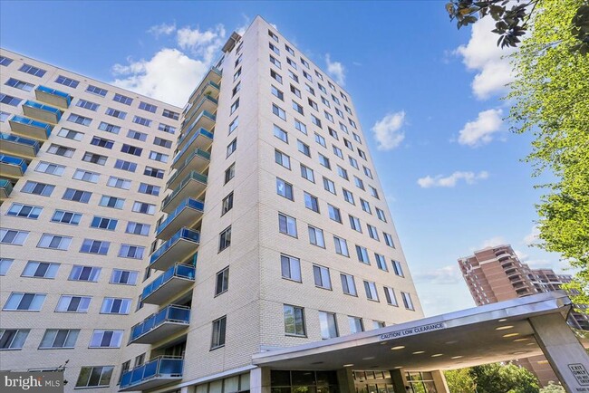 Building Photo - 10201 Grosvenor Pl