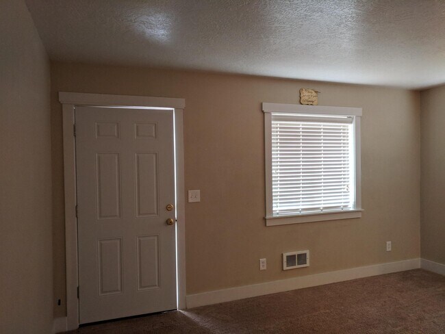 Building Photo - 2 Big River Rd