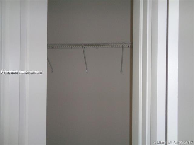 Building Photo - 15205 NE 6th Ave