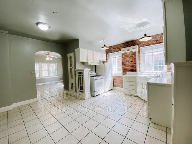 Building Photo - 518 NW 12th St